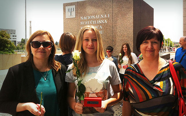 Ema sa svojom mentoricom profesoricom Marijom Matić i majkom