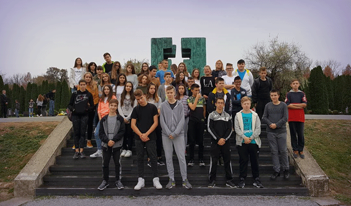Učenici su posjetili Memorijalno groblje žrtava Domovinskog rata u Vukovaru