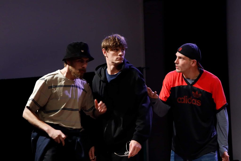 Pavle Matuško uspješni je mladi glumac. On je i bivši učenik naše škole.